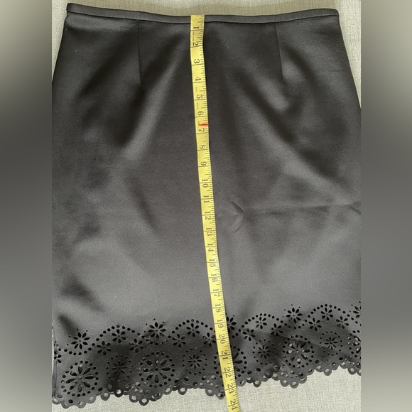 Calvin Klein skirt with geometric laser cut at the hem. Size 10 - Picture 4 of 6
